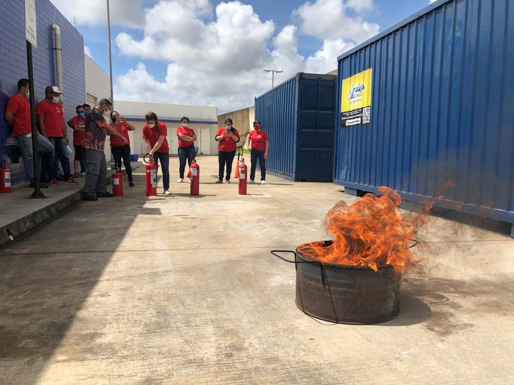 São Carlos Clube - Alguns colaboradores do São Carlos Clube estarão em  treinamento de brigada de incêndio hoje. 👩🏻‍🚒🧑🏽‍🚒👨🏿‍🚒